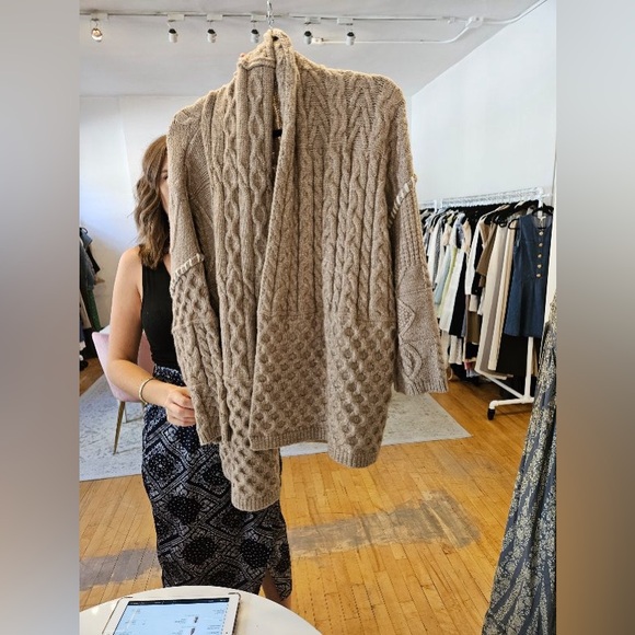 Heartloom Aletta cardi- taupe - Picture 7 of 9